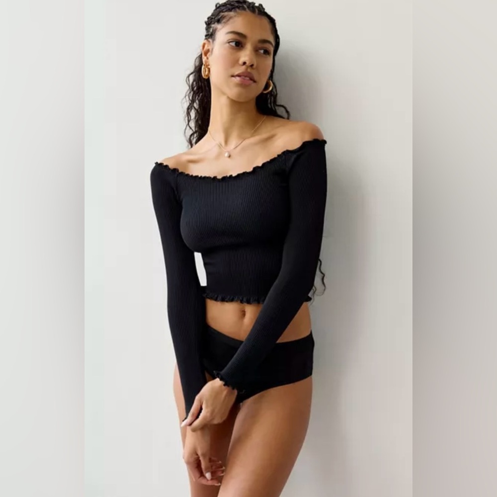 Out From Under (UO) Women's Long Sleeve Crop Off Shoulder Black sz M/L